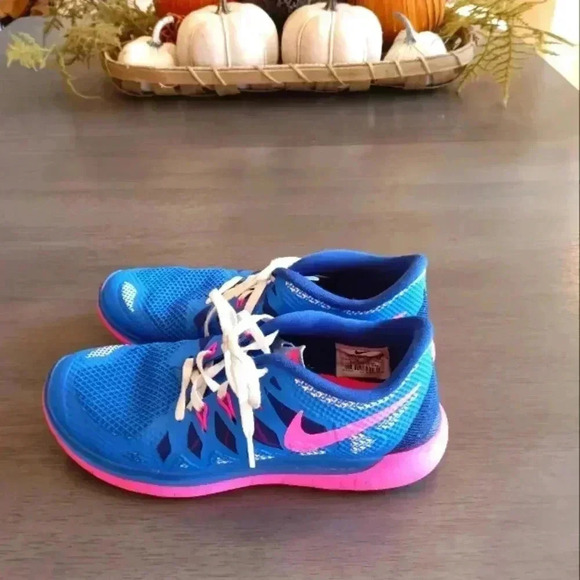 Nike Shoes - Nike Woman's